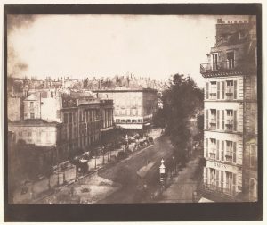 カロタイプ　William Henry Fox Talbot – View of the Boulevards at Paris, 1843　The Metropolitan Museum of Art, Open Access (CC0)